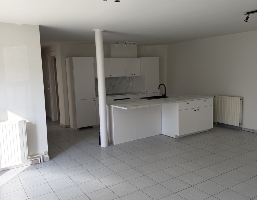 Open keuken met kookeiland na renovatie in Boechout